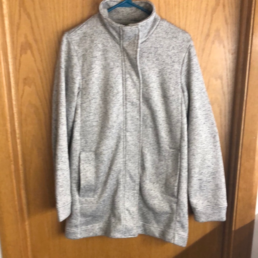 Lands End Women’s Sweater Fleece Shirt Jacket, size S(6-8). Grey/white